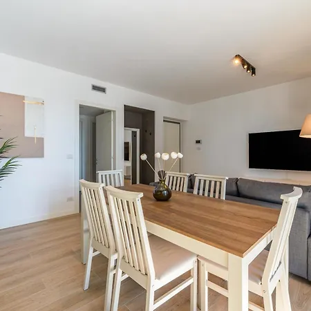 Uptown Nest - Terrazzo Privato E Garage Apartment