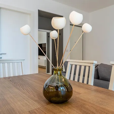 Uptown Nest - Terrazzo Privato E Garage Apartment *